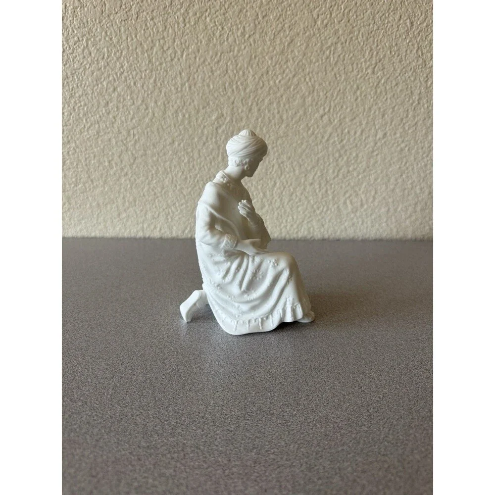 Lenox The Nativity Balthazar Kneeling King Wise Man White Porcelain Figurine 6”